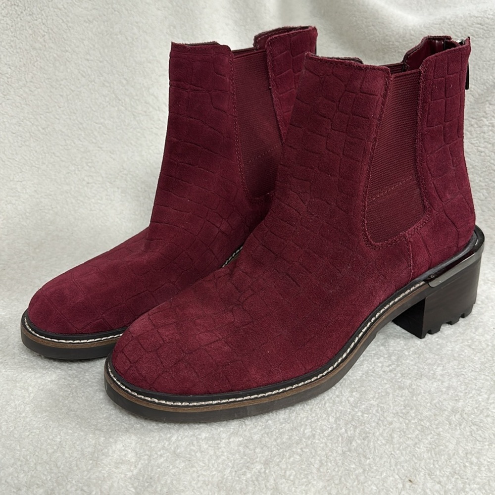 Beautiful Vince Camuto Leather/ Suede Chelsea Kelivena Ankle Boots, 8 1/2M, NWOT
